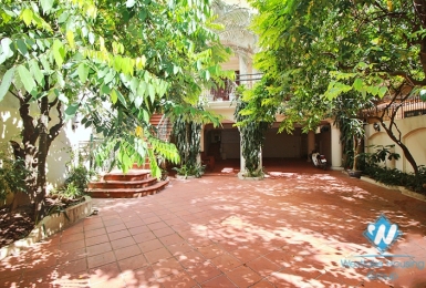 Unfurnished 4 bedrooms house with huge yard for rent in Tay Ho, Ha Noi